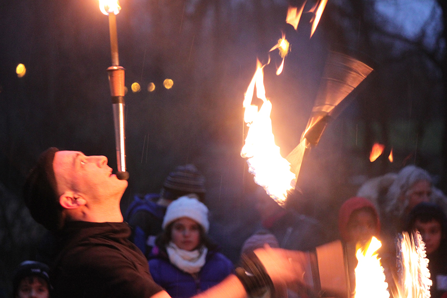 Chriss Breuning Jonglage und Balance mit Feuer