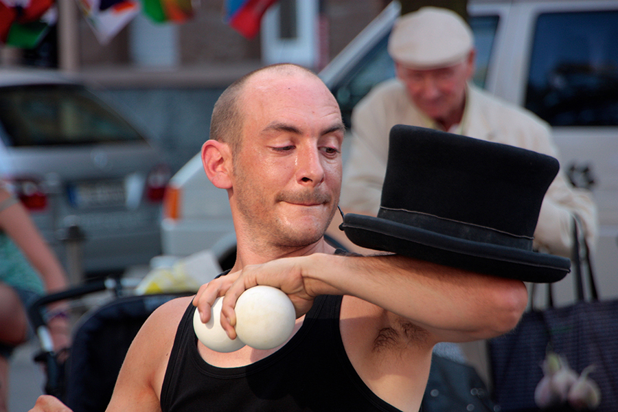 Chriss Breuning Jonglage mit Hut